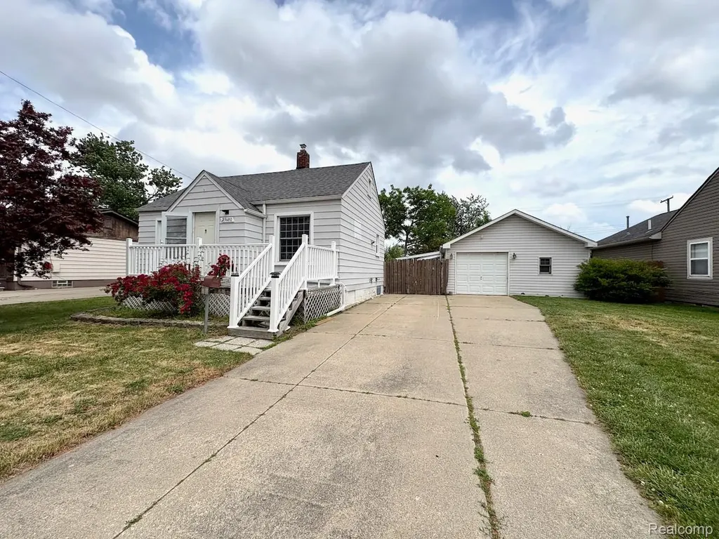 25680 Send Street Roseville City MI 48066