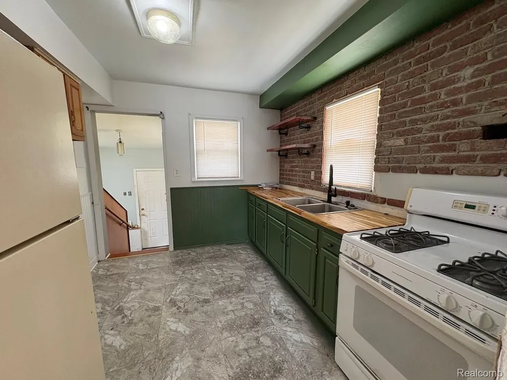 25680 Send Street Roseville City MI 48066