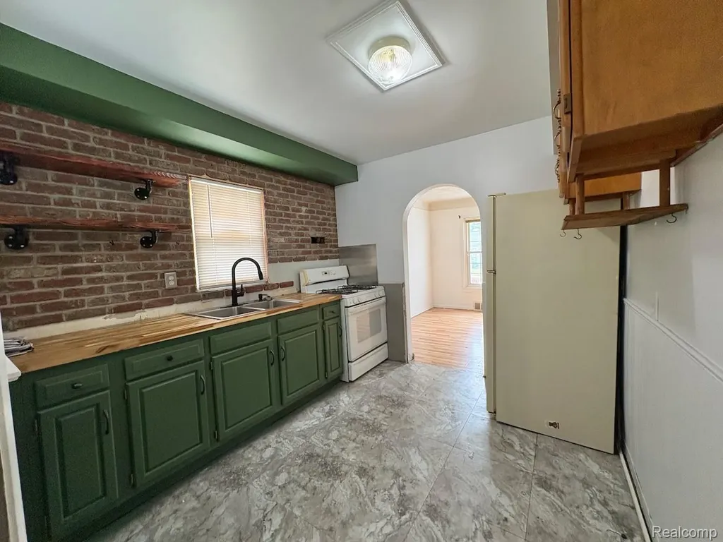 25680 Send Street Roseville City MI 48066
