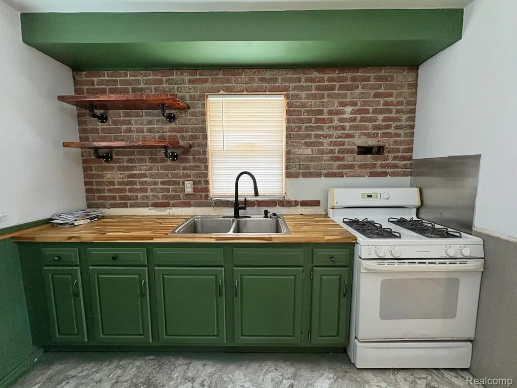 25680 Send Street Roseville City MI 48066