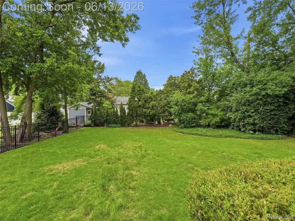 2622 Bembridge Road Royal Oak City MI 48073