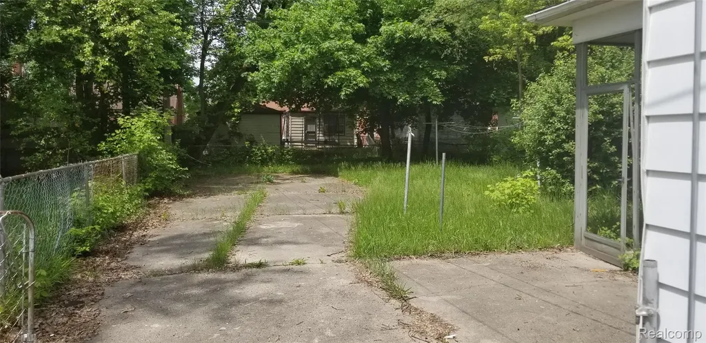20083 Chapel Street Detroit City MI 48219