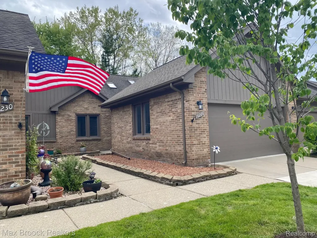 16226 Pine Ridge Drive Fraser City MI 48026