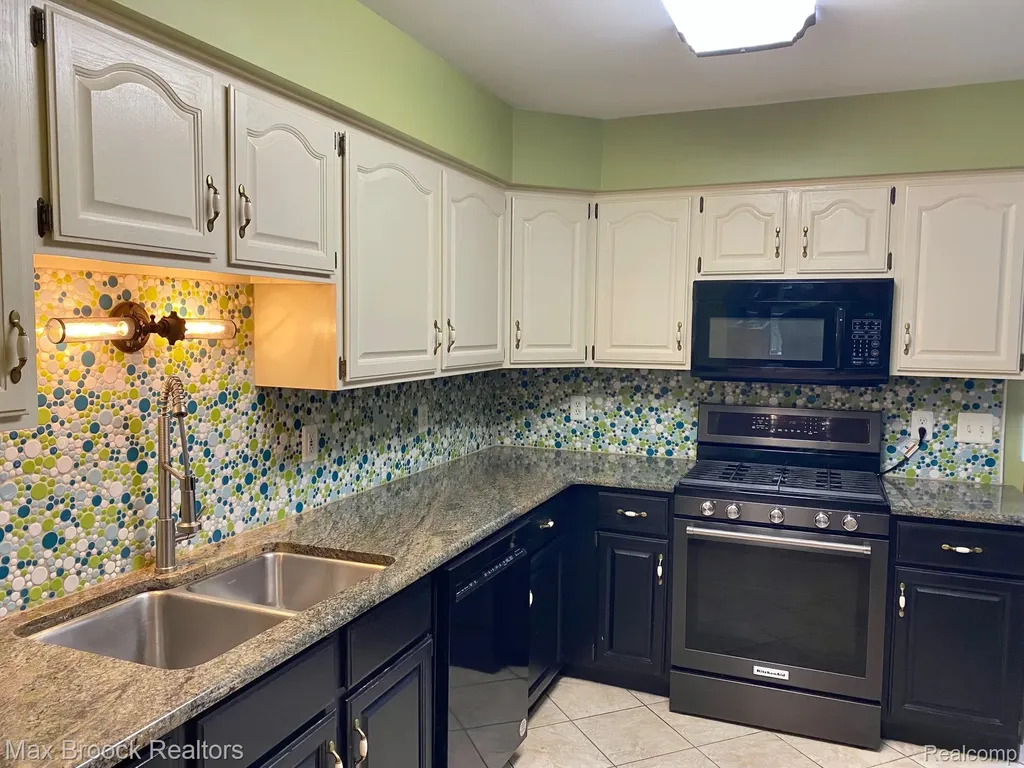 16226 Pine Ridge Drive Fraser City MI 48026
