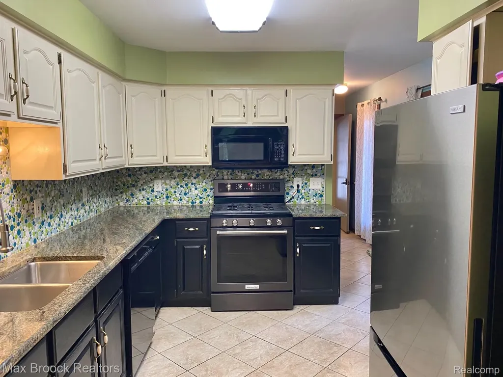 16226 Pine Ridge Drive Fraser City MI 48026