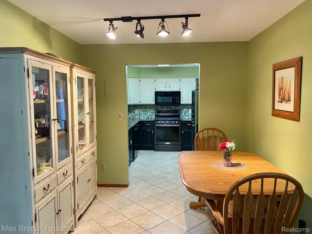 16226 Pine Ridge Drive Fraser City MI 48026