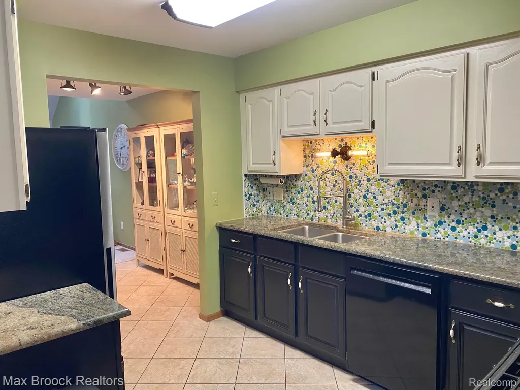 16226 Pine Ridge Drive Fraser City MI 48026