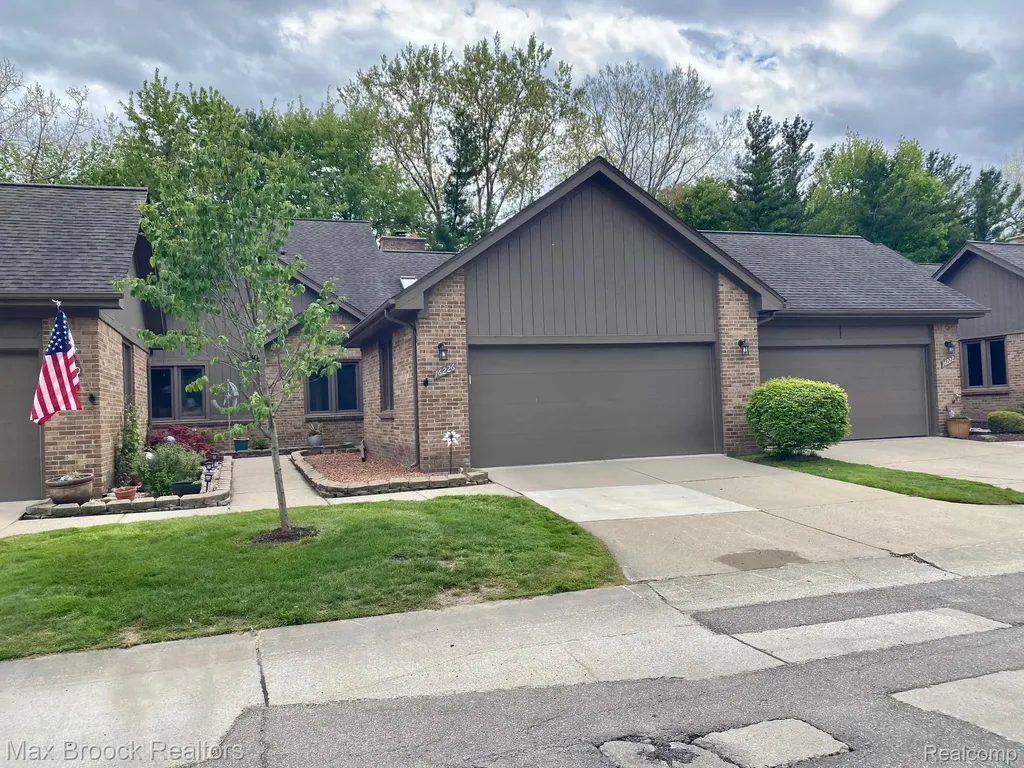 16226 Pine Ridge Drive Fraser City MI 48026