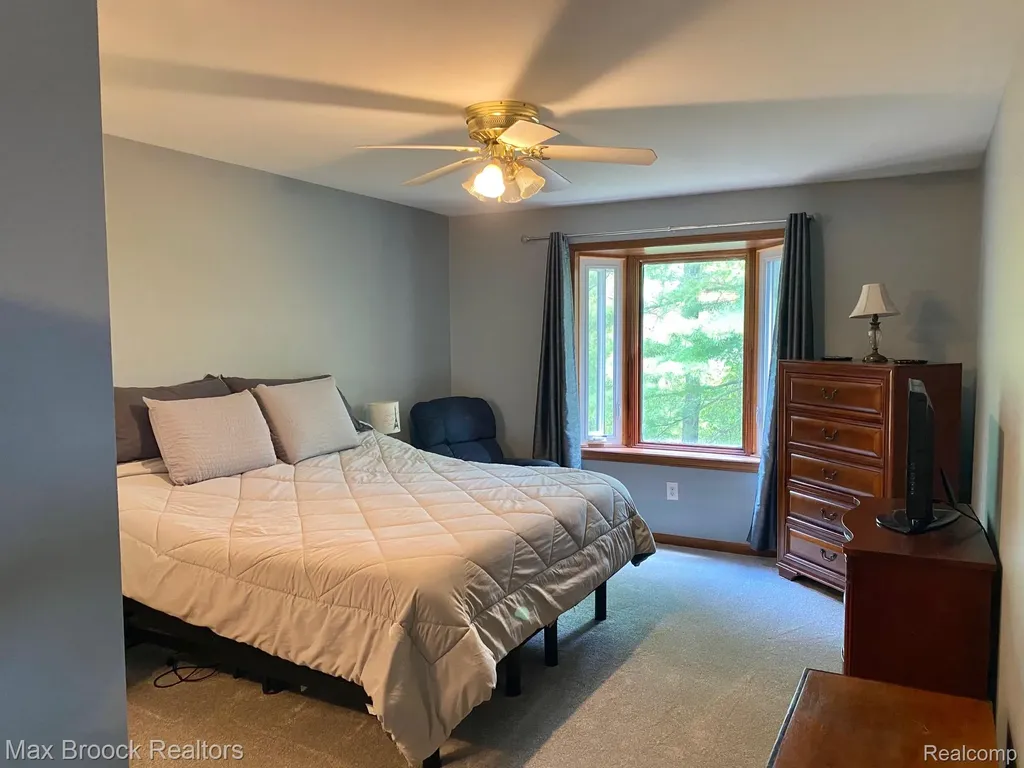16226 Pine Ridge Drive Fraser City MI 48026