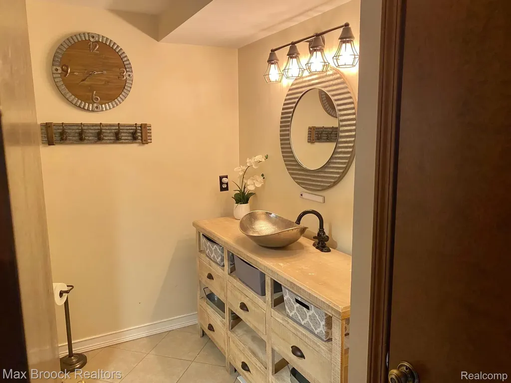 16226 Pine Ridge Drive Fraser City MI 48026