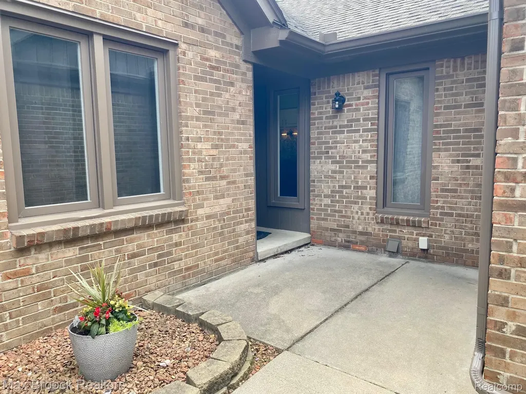 16226 Pine Ridge Drive Fraser City MI 48026