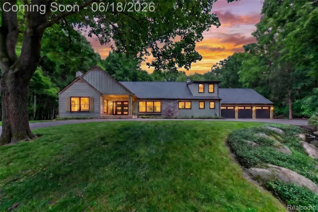 1366 Conge Drive Bloomfield Charter Township MI 48304