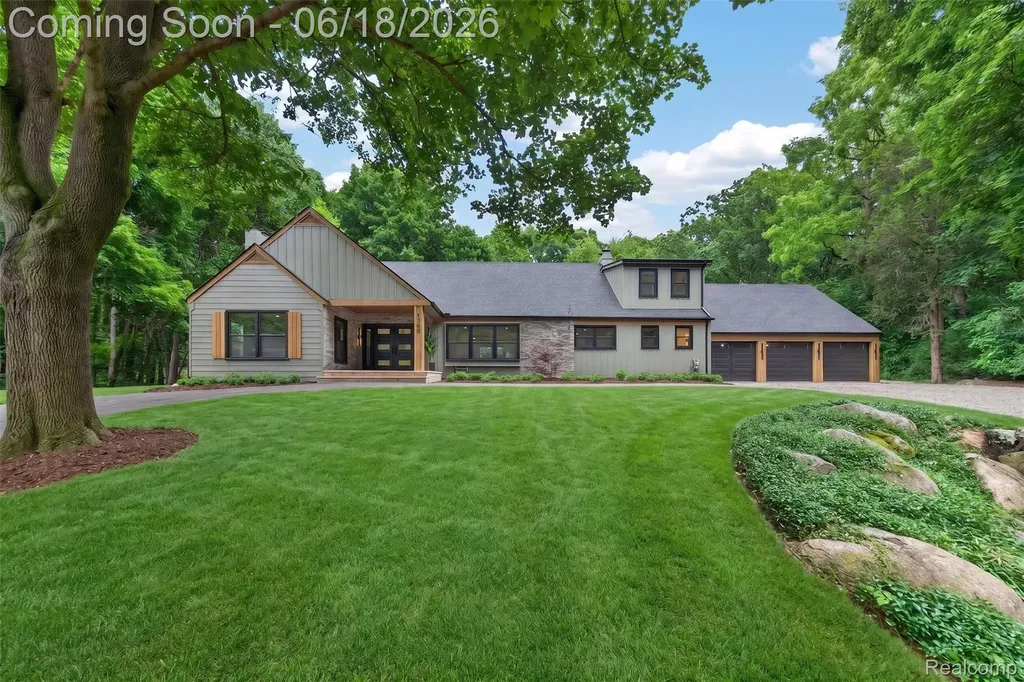 1366 Conge Drive Bloomfield Charter Township MI 48304