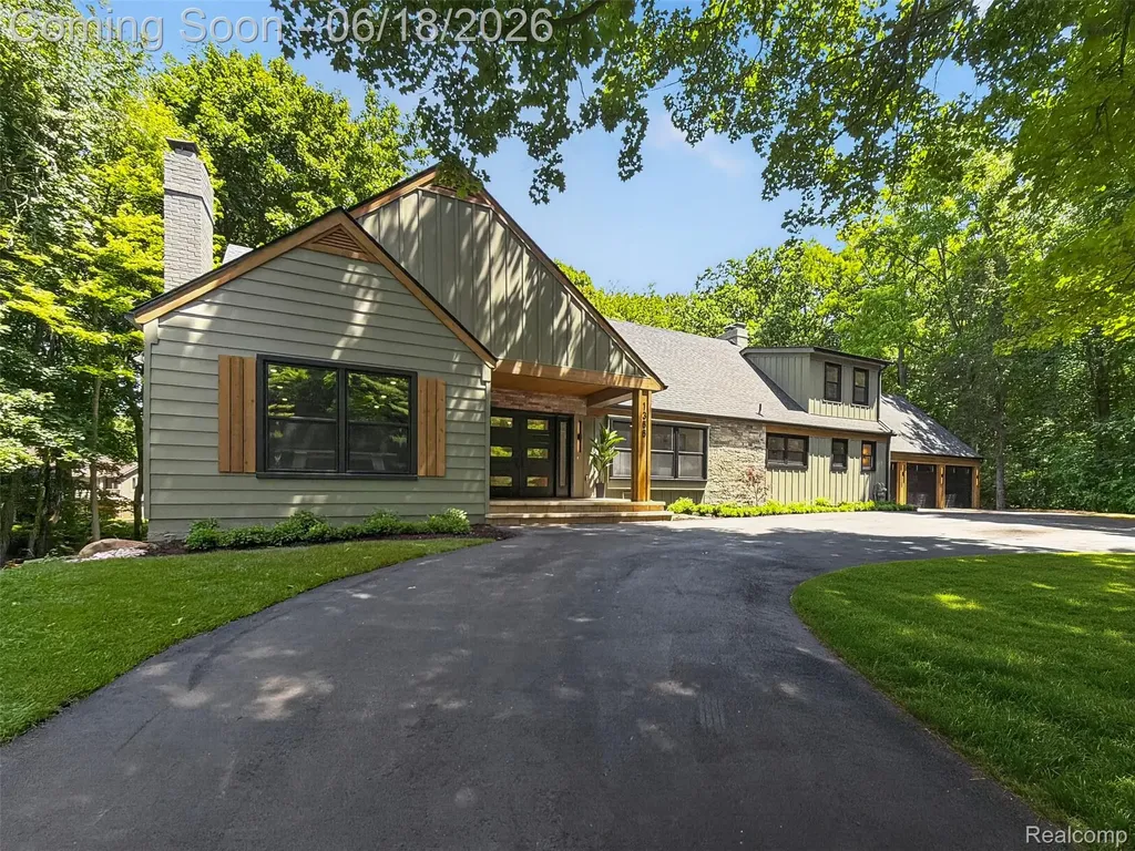 1366 Conge Drive Bloomfield Charter Township MI 48304