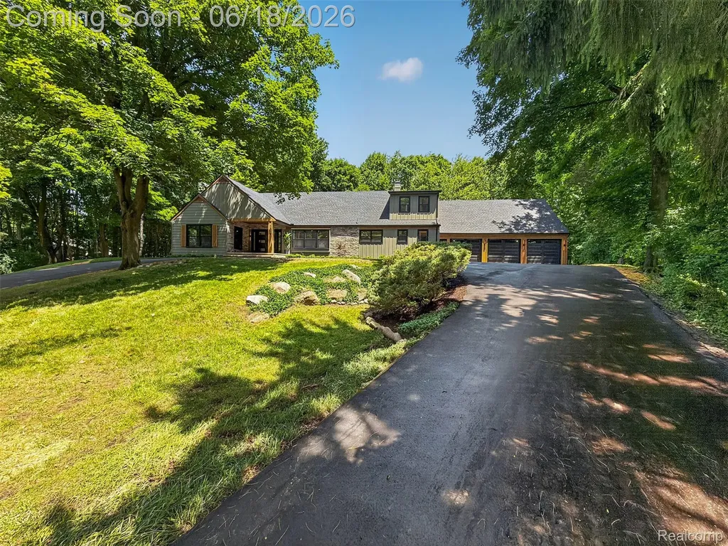 1366 Conge Drive Bloomfield Charter Township MI 48304