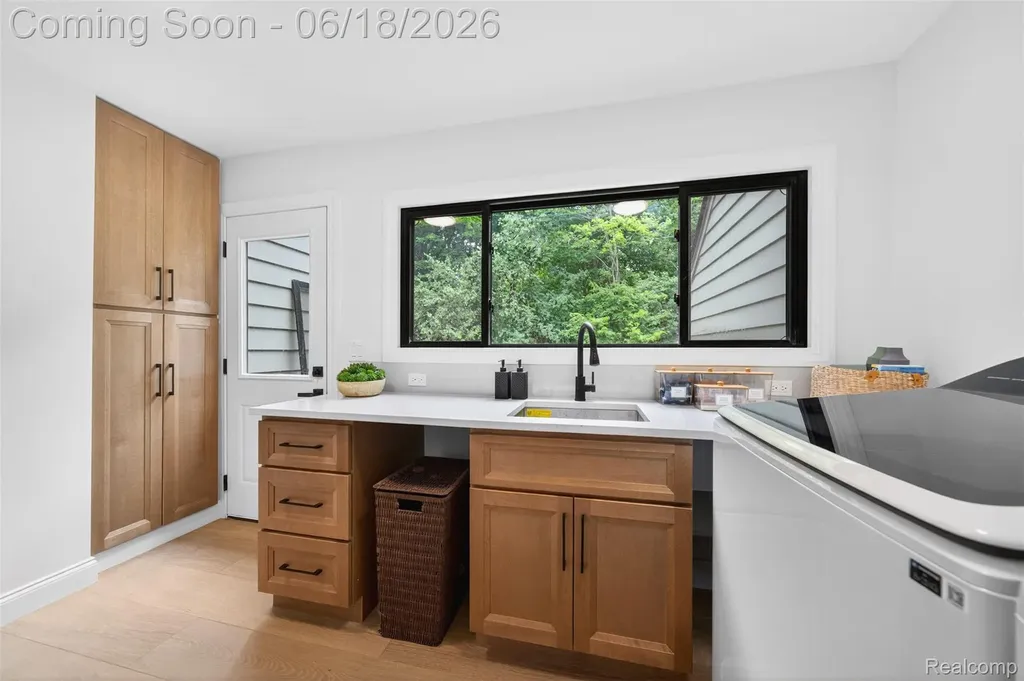 1366 Conge Drive Bloomfield Charter Township MI 48304