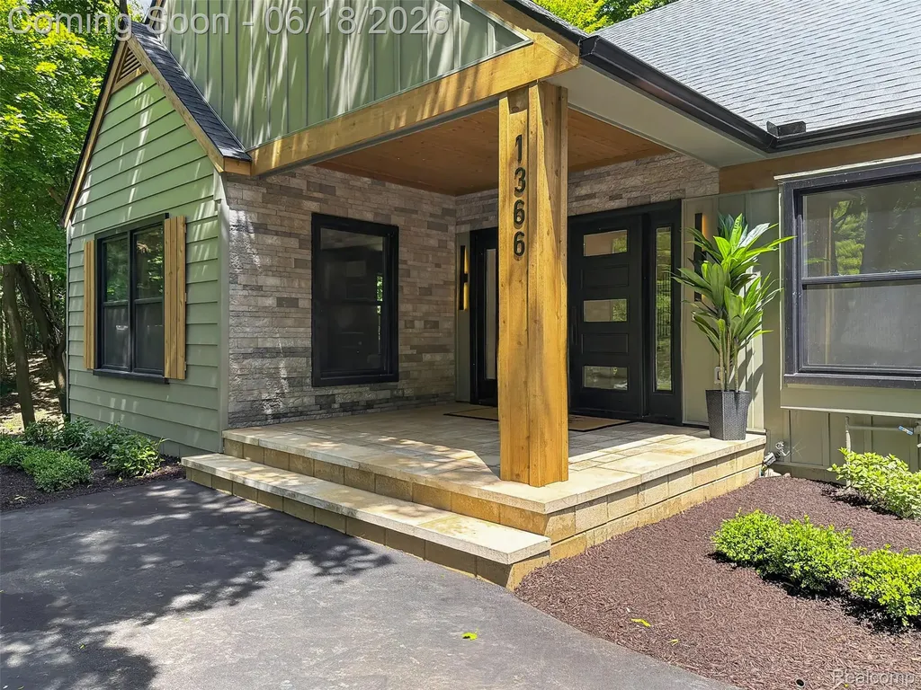 1366 Conge Drive Bloomfield Charter Township MI 48304