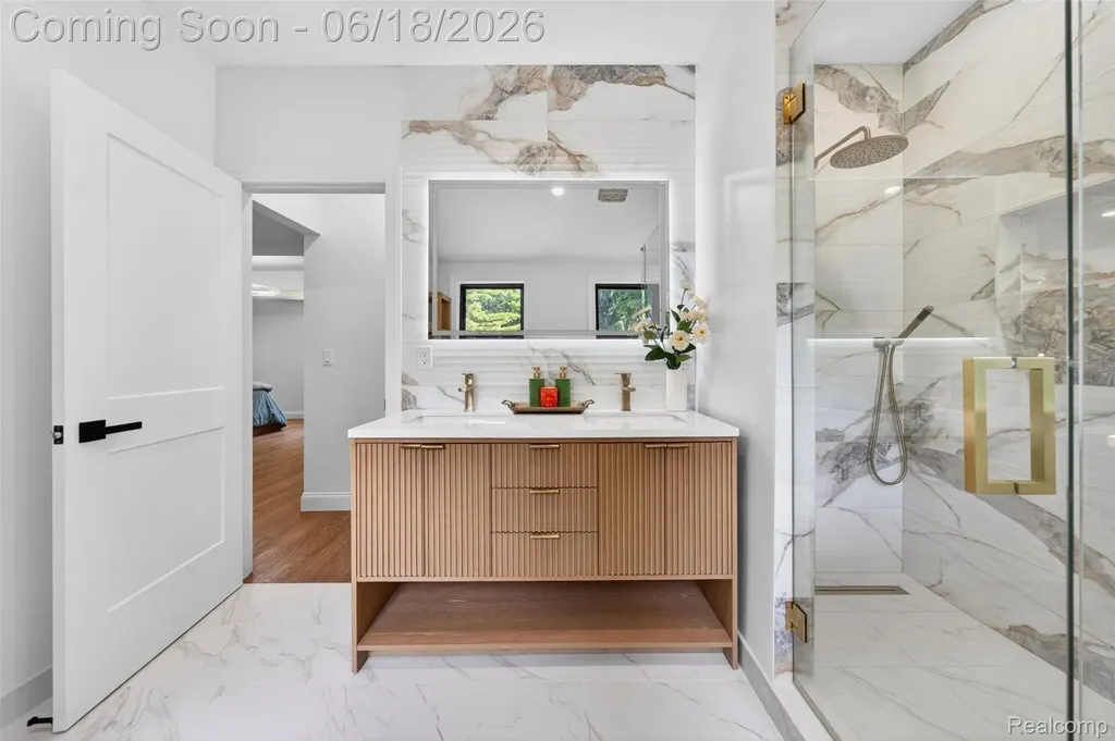 1366 Conge Drive Bloomfield Charter Township MI 48304