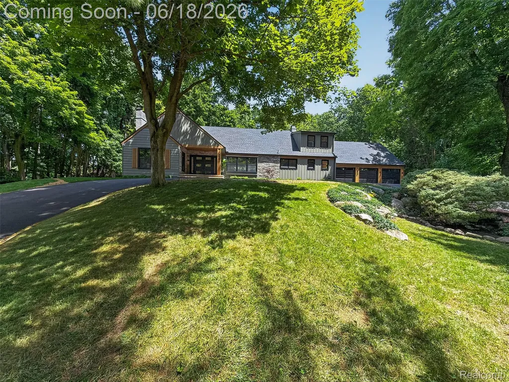 1366 Conge Drive Bloomfield Charter Township MI 48304