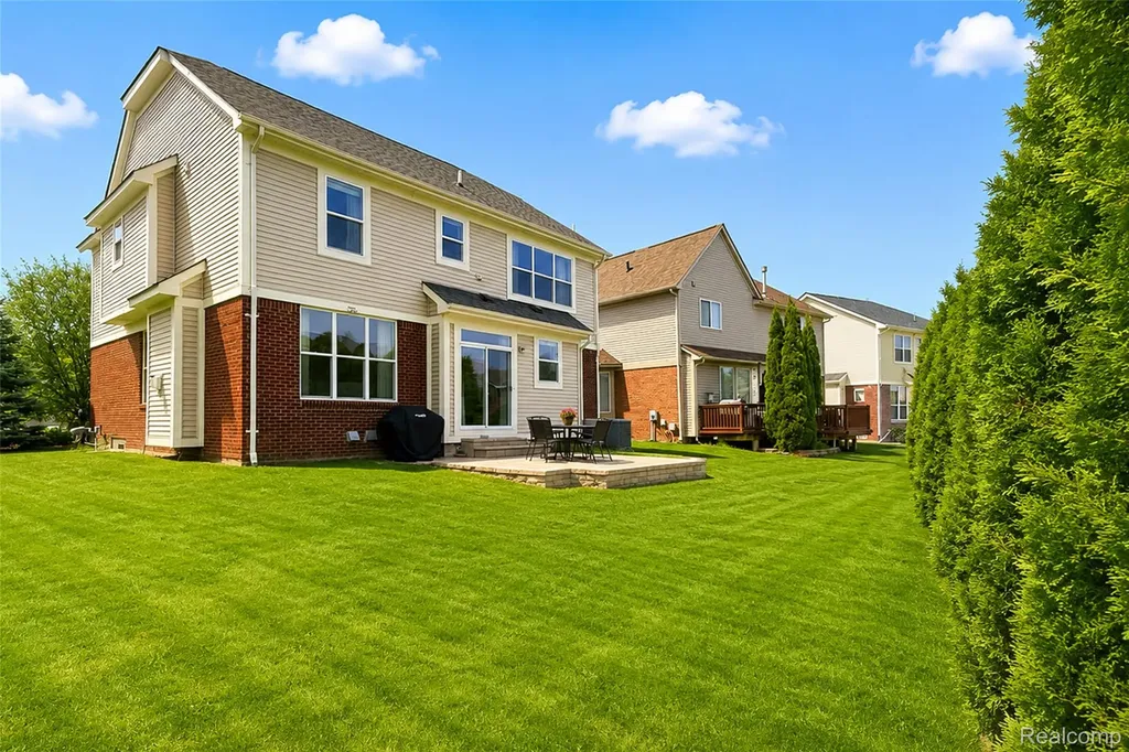 28386 Cottage Lane Lyon Charter Township MI 48165