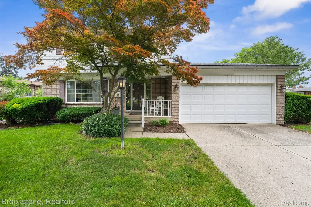 2002 Hempstead Drive Troy City MI 48083