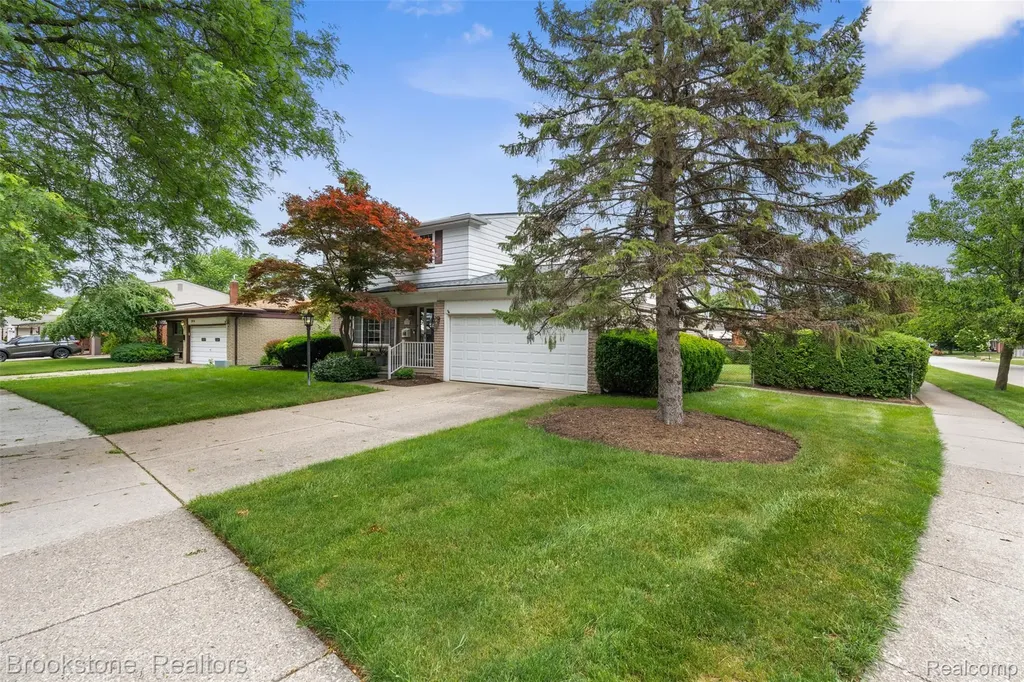 2002 Hempstead Drive Troy City MI 48083