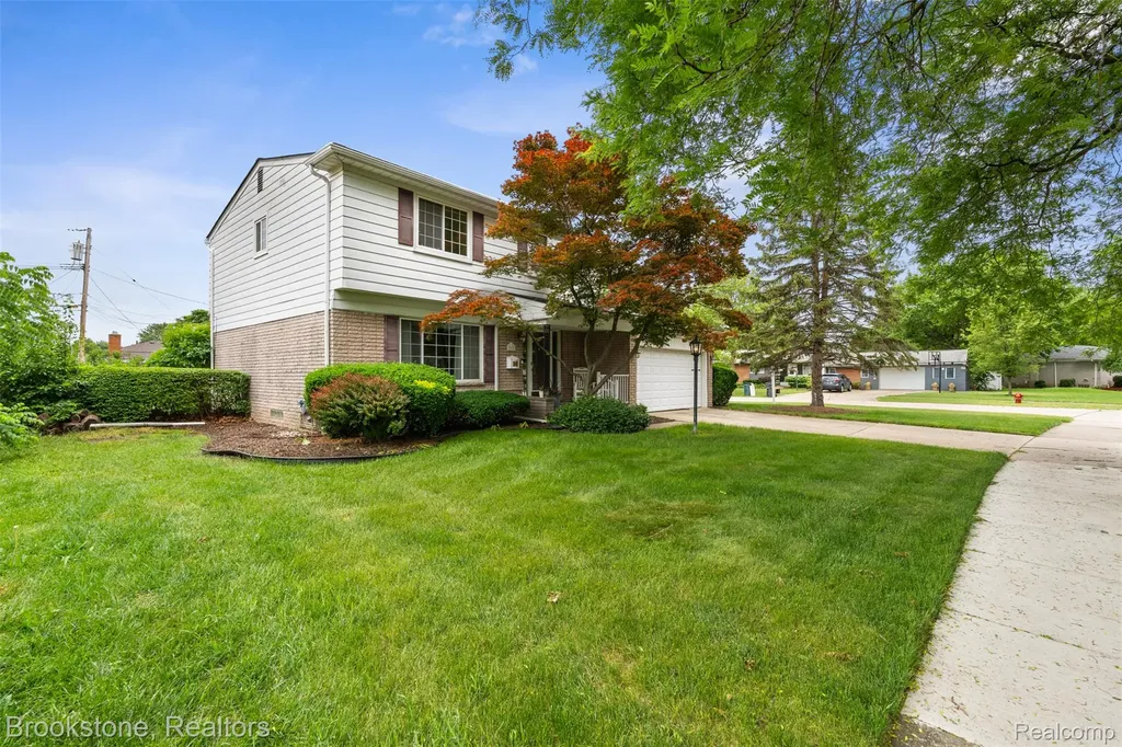 2002 Hempstead Drive Troy City MI 48083