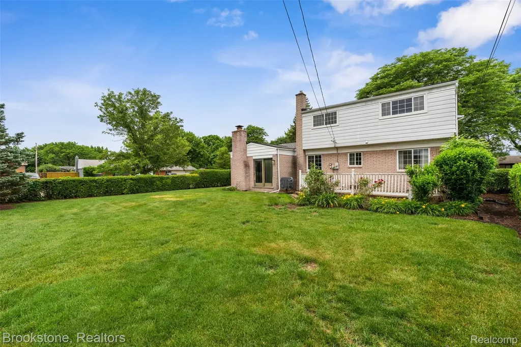 2002 Hempstead Drive Troy City MI 48083