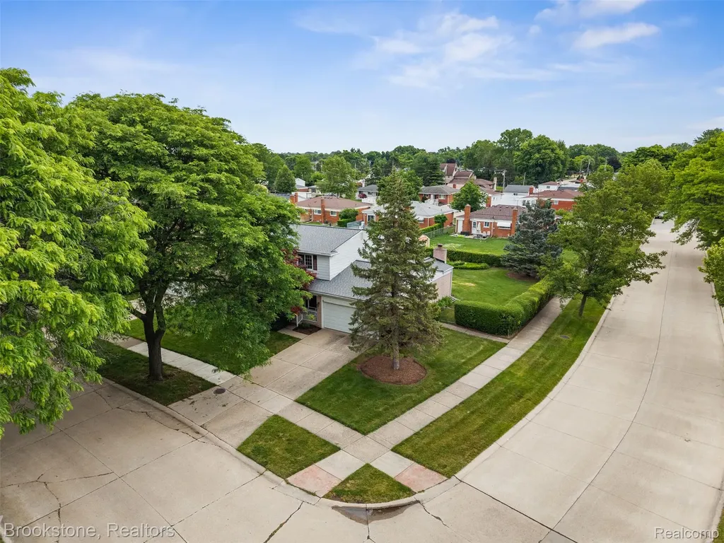 2002 Hempstead Drive Troy City MI 48083