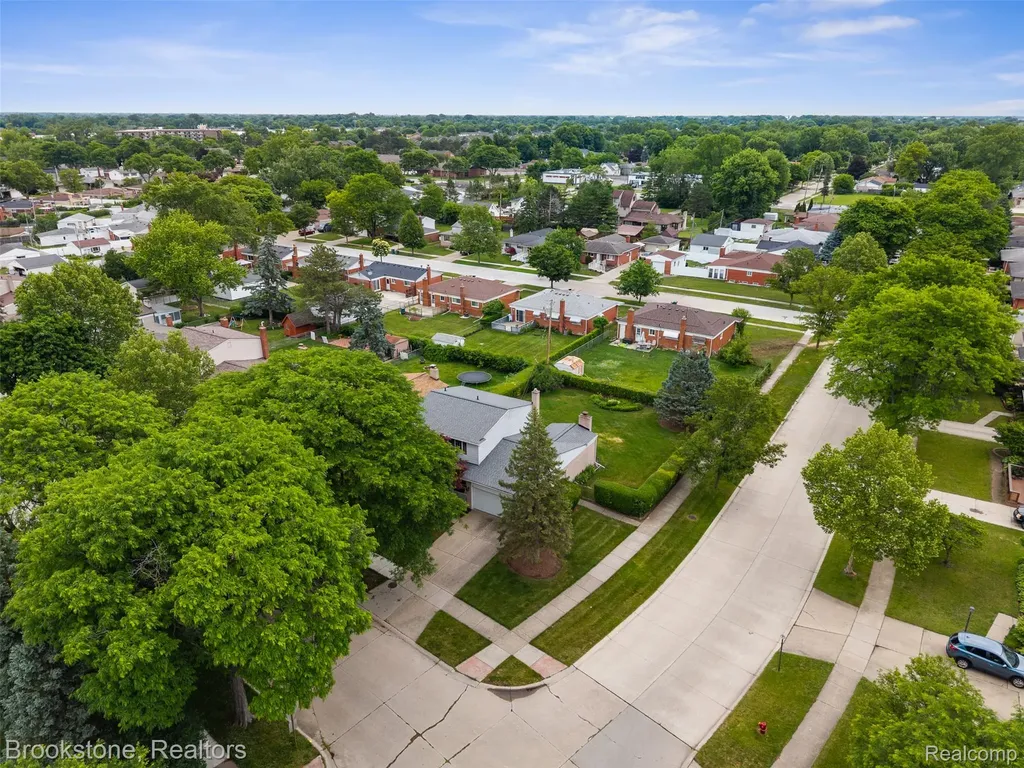 2002 Hempstead Drive Troy City MI 48083