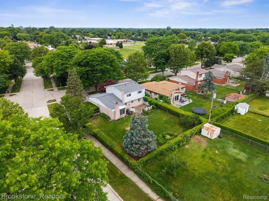 2002 Hempstead Drive Troy City MI 48083