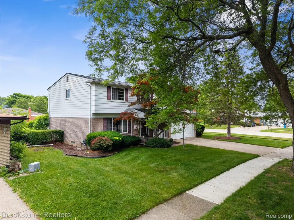 2002 Hempstead Drive Troy City MI 48083