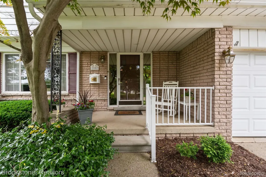 2002 Hempstead Drive Troy City MI 48083