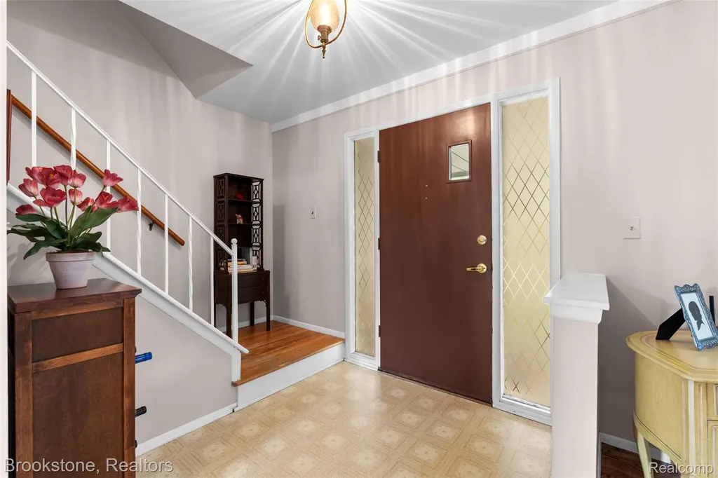 2002 Hempstead Drive Troy City MI 48083