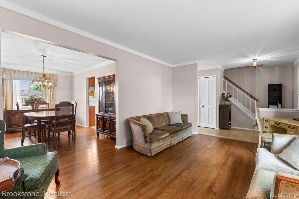 2002 Hempstead Drive Troy City MI 48083