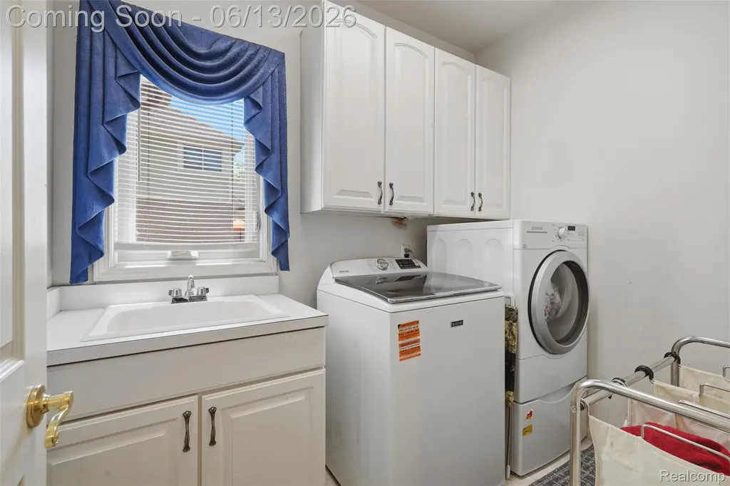 2935 Ivy Hill Drive Commerce Charter Township MI 48382