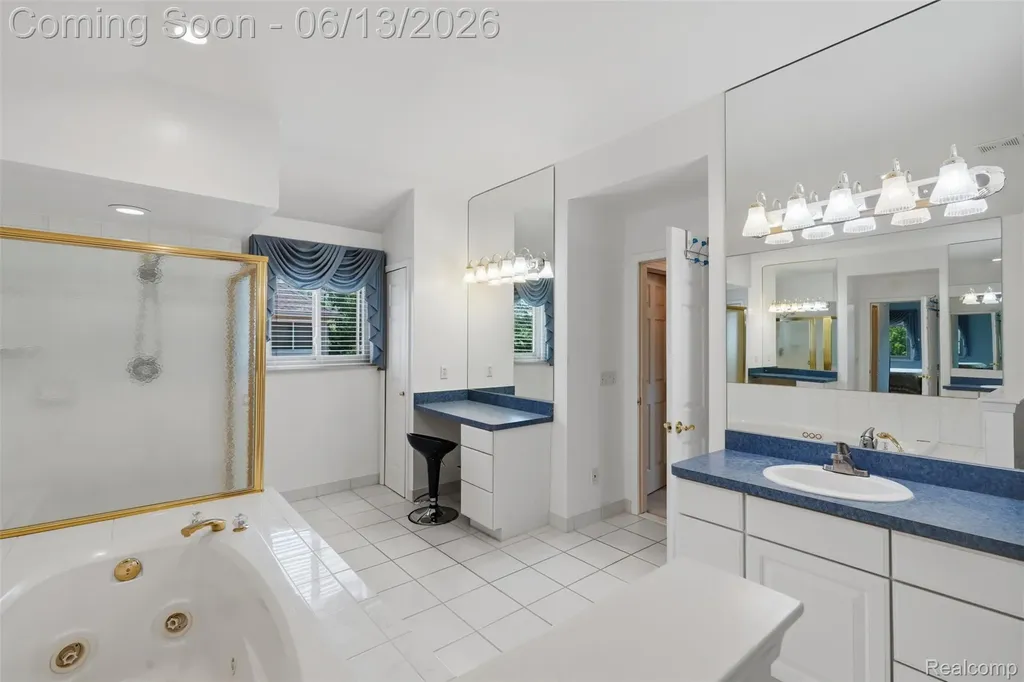 2935 Ivy Hill Drive Commerce Charter Township MI 48382