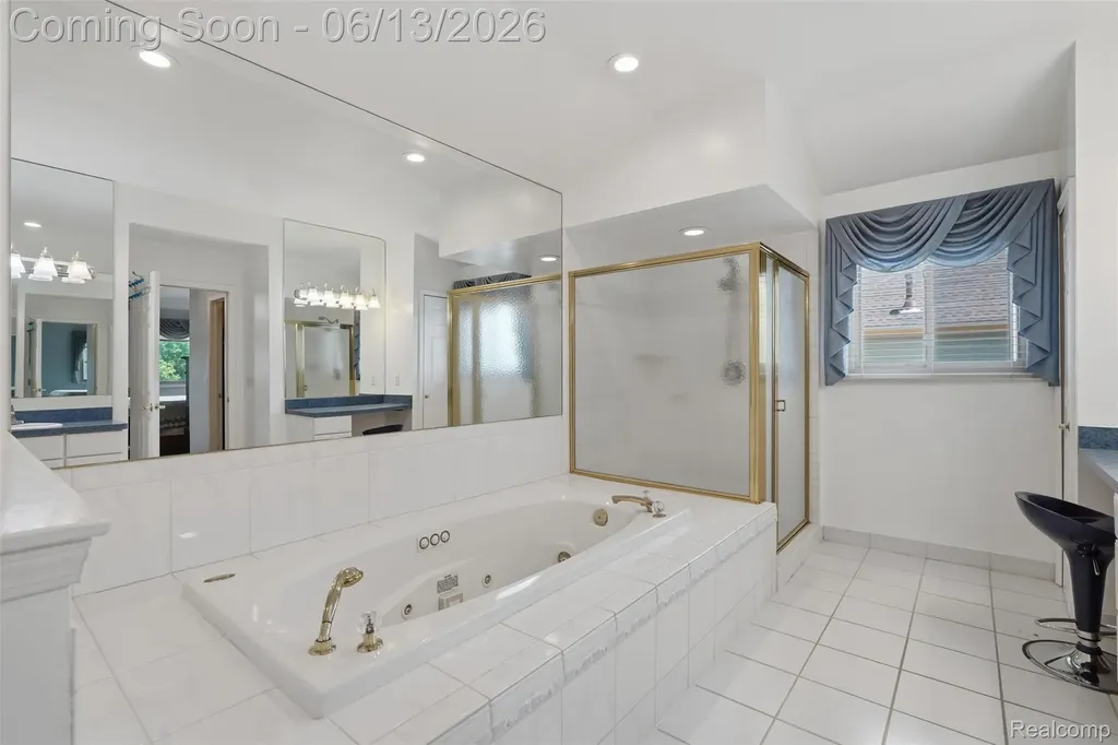 2935 Ivy Hill Drive Commerce Charter Township MI 48382