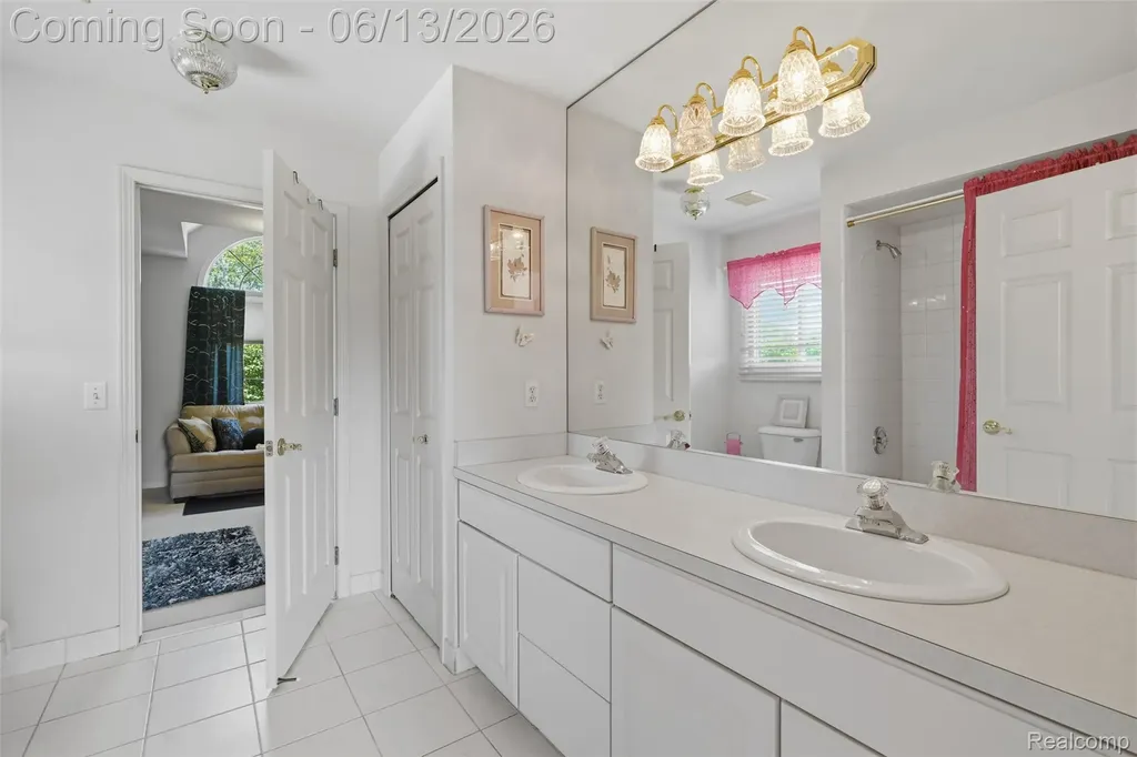 2935 Ivy Hill Drive Commerce Charter Township MI 48382