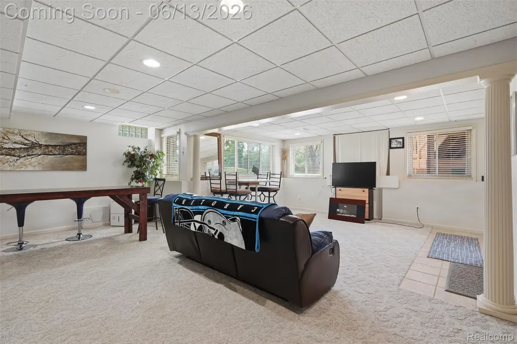 2935 Ivy Hill Drive Commerce Charter Township MI 48382