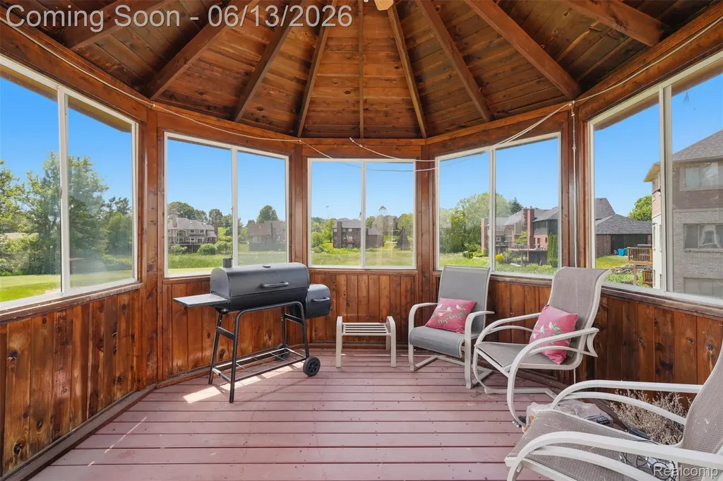 2935 Ivy Hill Drive Commerce Charter Township MI 48382