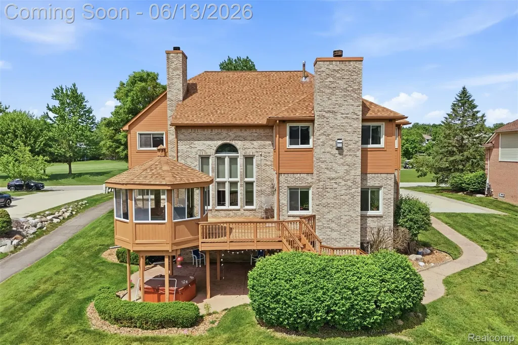 2935 Ivy Hill Drive Commerce Charter Township MI 48382