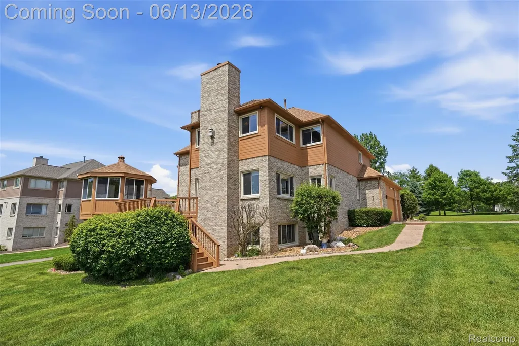 2935 Ivy Hill Drive Commerce Charter Township MI 48382