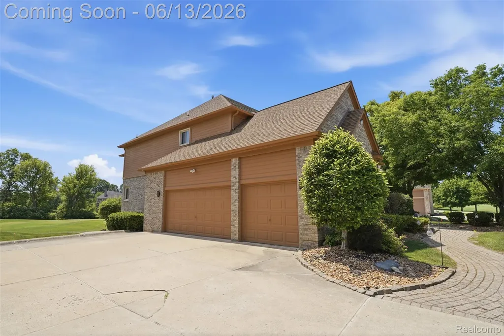 2935 Ivy Hill Drive Commerce Charter Township MI 48382