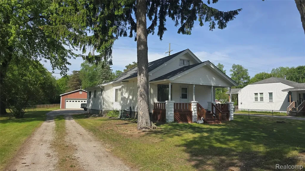 4085 Pine Grove Avenue Fort Gratiot Charter Township MI 48059