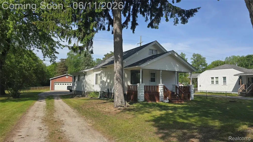 4085 Pine Grove Avenue Fort Gratiot Charter Township MI 48059