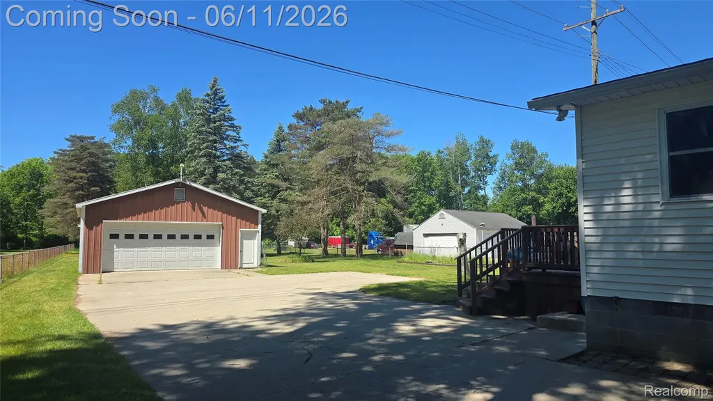 4085 Pine Grove Avenue Fort Gratiot Charter Township MI 48059