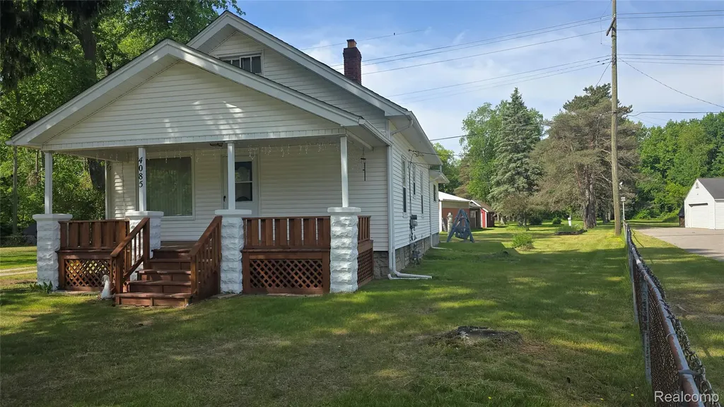 4085 Pine Grove Avenue Fort Gratiot Charter Township MI 48059