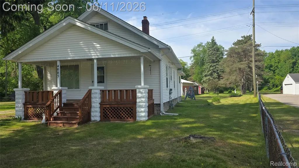 4085 Pine Grove Avenue Fort Gratiot Charter Township MI 48059