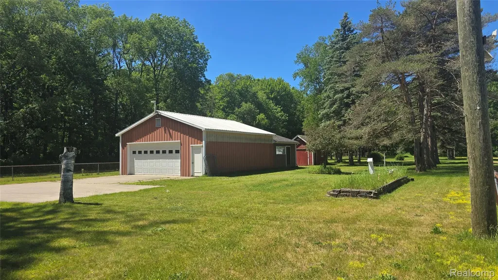 4085 Pine Grove Avenue Fort Gratiot Charter Township MI 48059